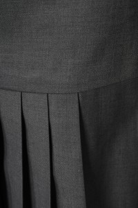CH195 design grey pleated skirt for women's wear  supply invisible zipper pleated skirt  pleated skirt hk center detail view-7